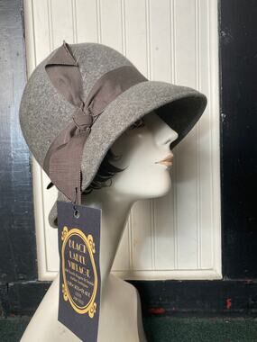 vintage 1960s gray wool cloche style hat, 1920s flapper style, mod fall fashion
